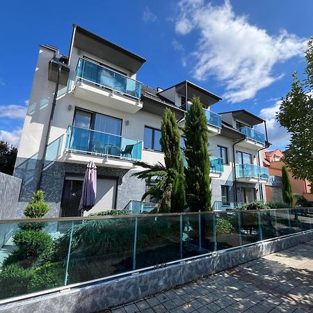 Berill Crystal Apartman Sarvar Ngoại thất bức ảnh