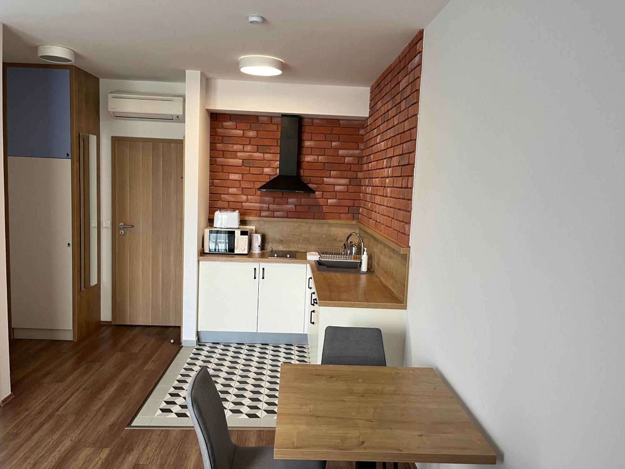 Berill Crystal Apartman Sarvar Ngoại thất bức ảnh