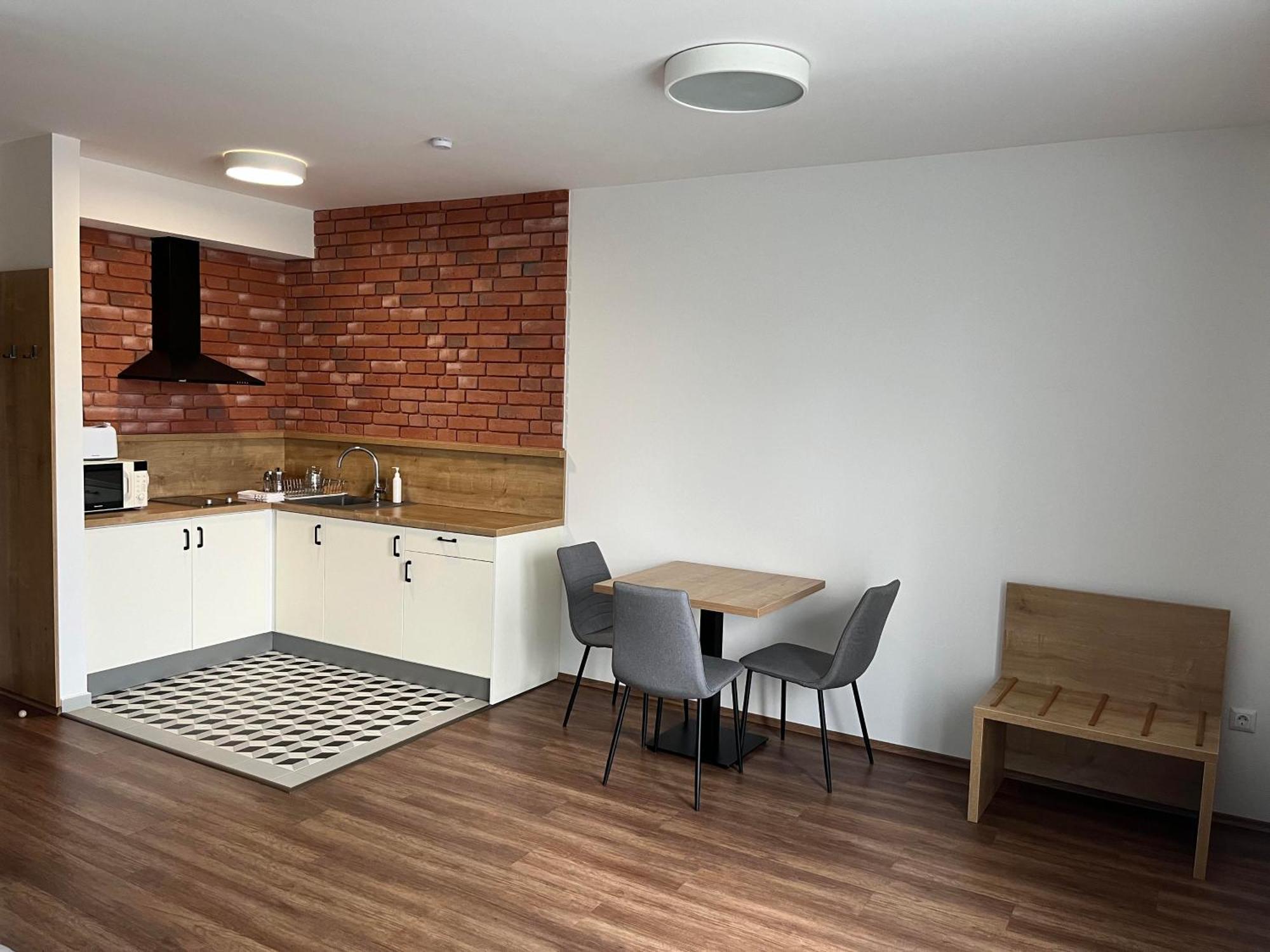 Berill Crystal Apartman Sarvar Ngoại thất bức ảnh