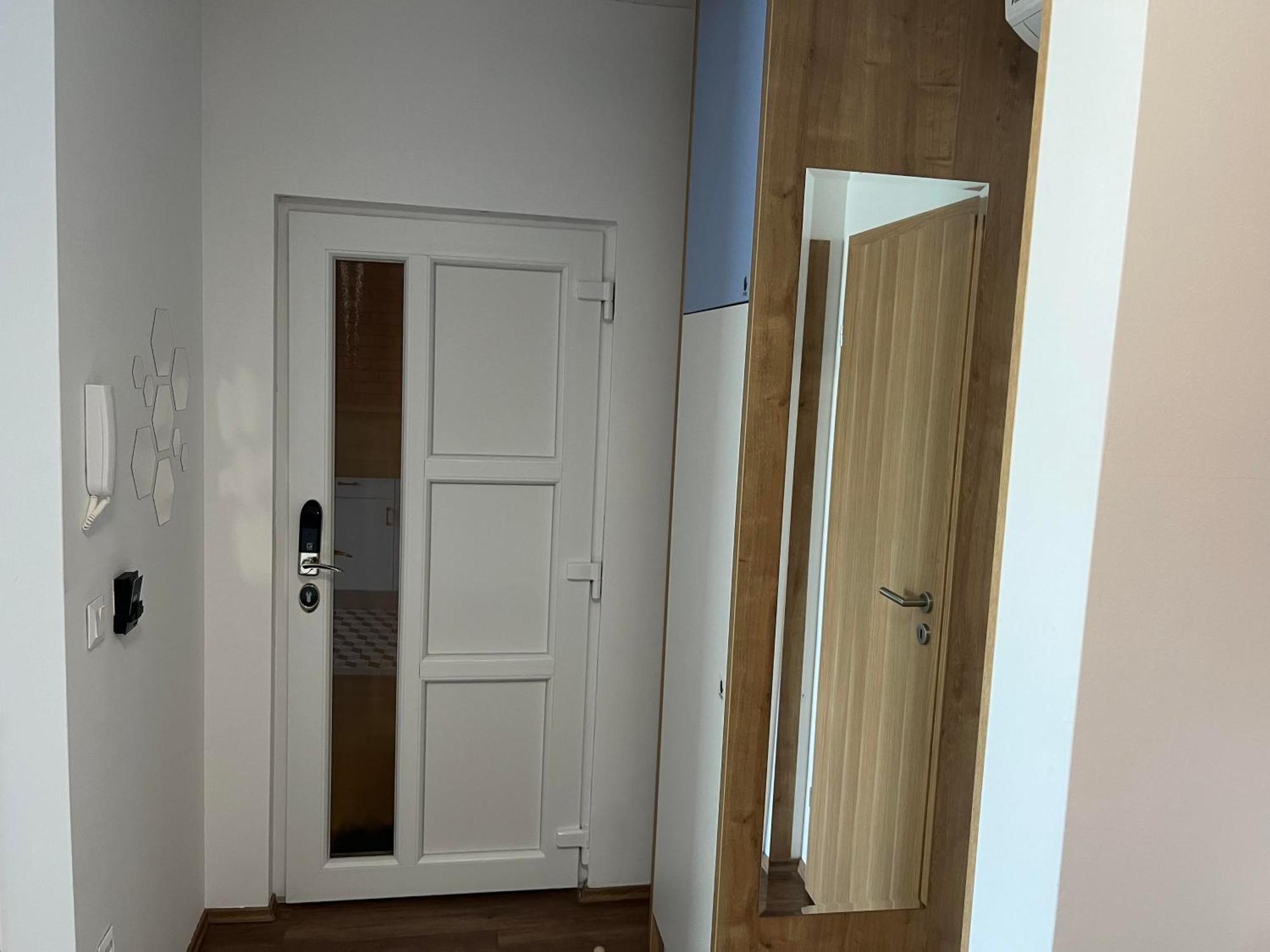 Berill Crystal Apartman Sarvar Ngoại thất bức ảnh