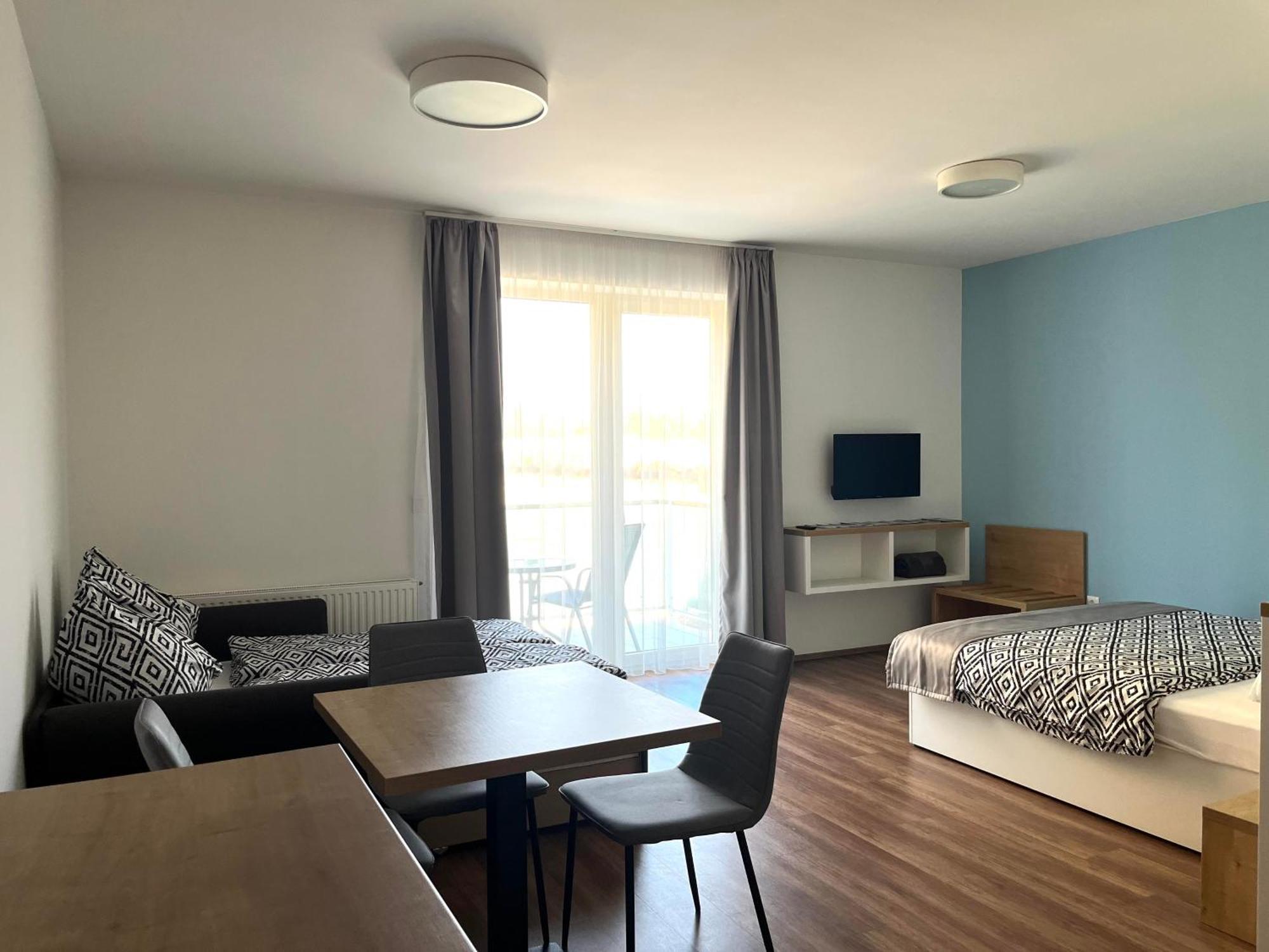 Berill Crystal Apartman Sarvar Ngoại thất bức ảnh